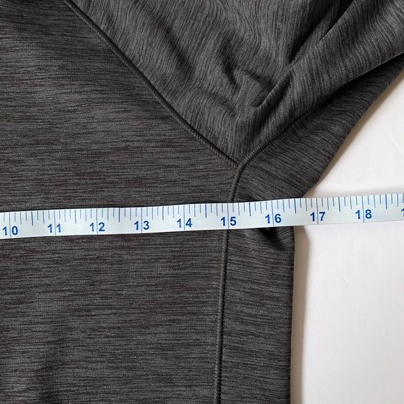 Under Armour Sweatshirt Women S Gray Pink Cold Gear 1/4 Zip Thumb Holes NWOT - Picture 11 of 13